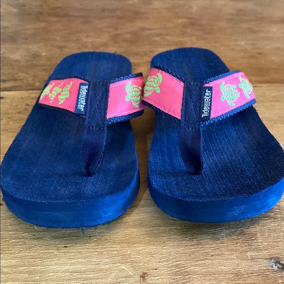 Tidewater Pink & Green Seaturtle flip flops - Picture 6 of 8
